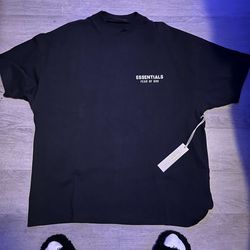essentials tee size M
