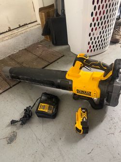 DCBL722B DeWalt 20V MAX* XR Brushless Cordless Blower +battery 5 AH+charger
