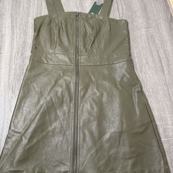 Green leather mini dress with zipper and straps #festivalvibes #dress