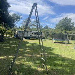 12 foot A-frame fiberglass ladder used needs cleaning $120 in n Lakeland 