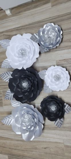 Paper Flowers And Paper Roses.  Flores De Papel 