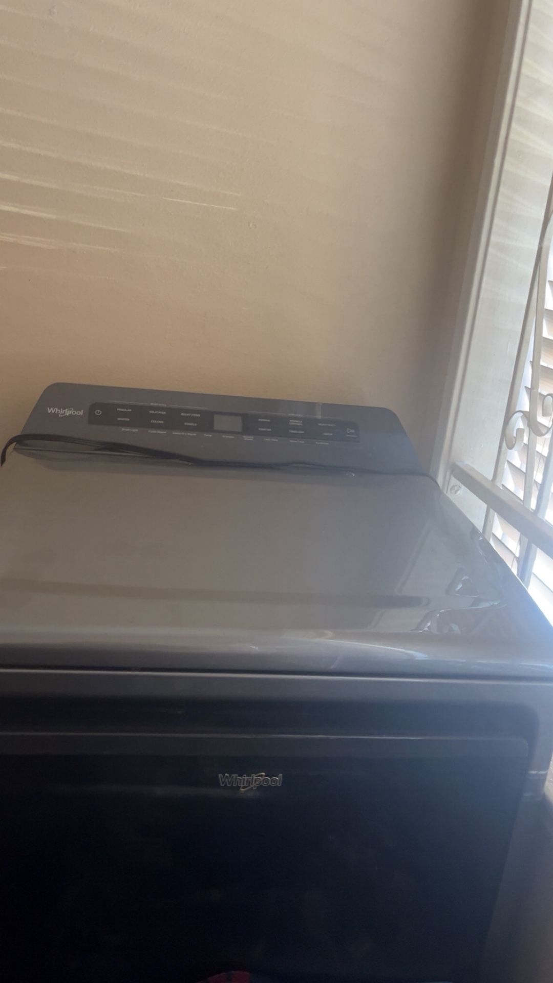 Selllig Brand New Whirl Pool Dryer