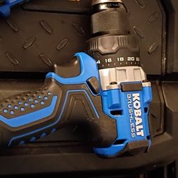 KOBALT 24V BRUSHLESS DRILL W/T BATTERY AND CASE