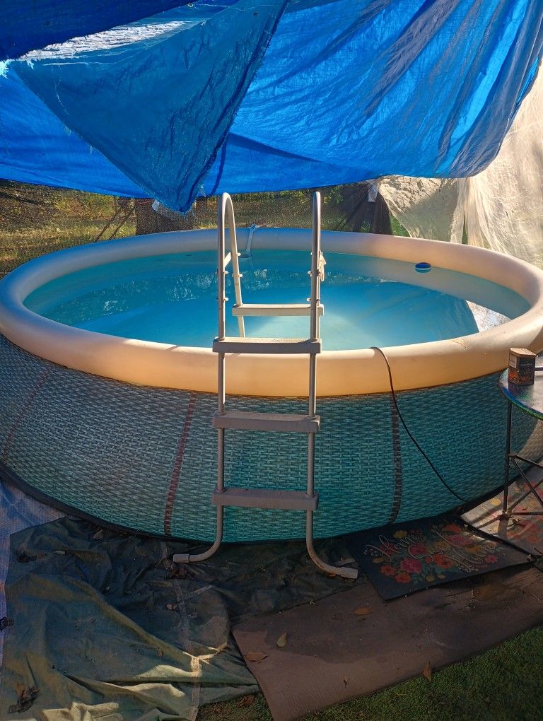 Outdoor Swimming Pooll