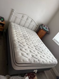 Full bed with clean mattress