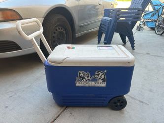 Large Igloo Rolling Cooler with Wheels & Pull Handle