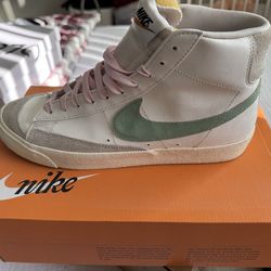 Nike Blazer Mid '77 Premium 'Certified Fresh - Sail Enamel Green'