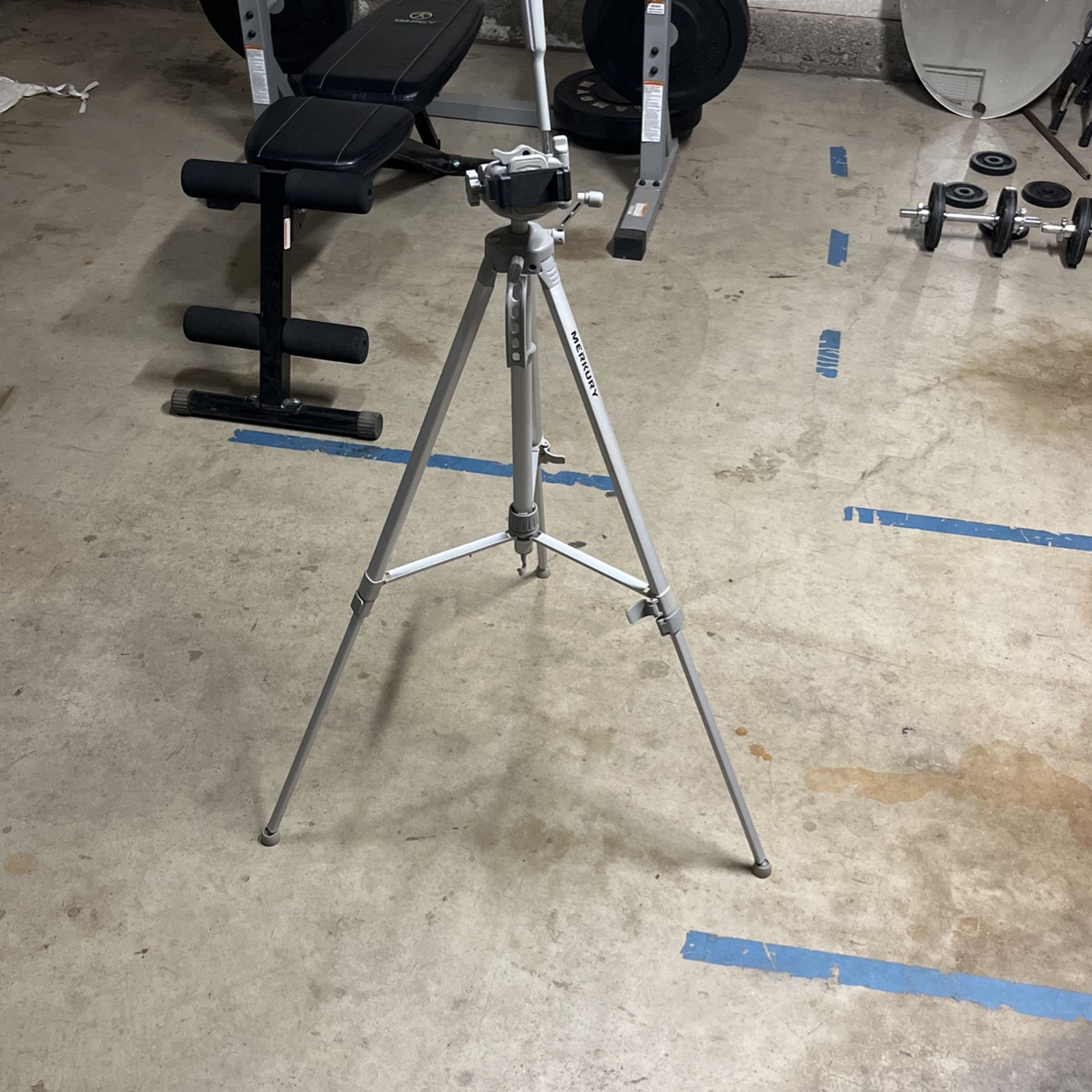 Merkury Tripod