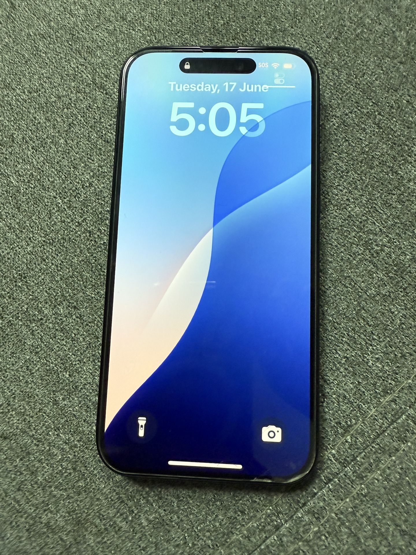 Unlocked iPhone 15, no scratches, clean