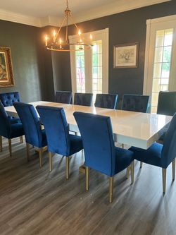 Dining table for up to 10 people