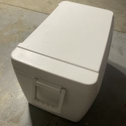 Igloo Ice Chest, Coleman