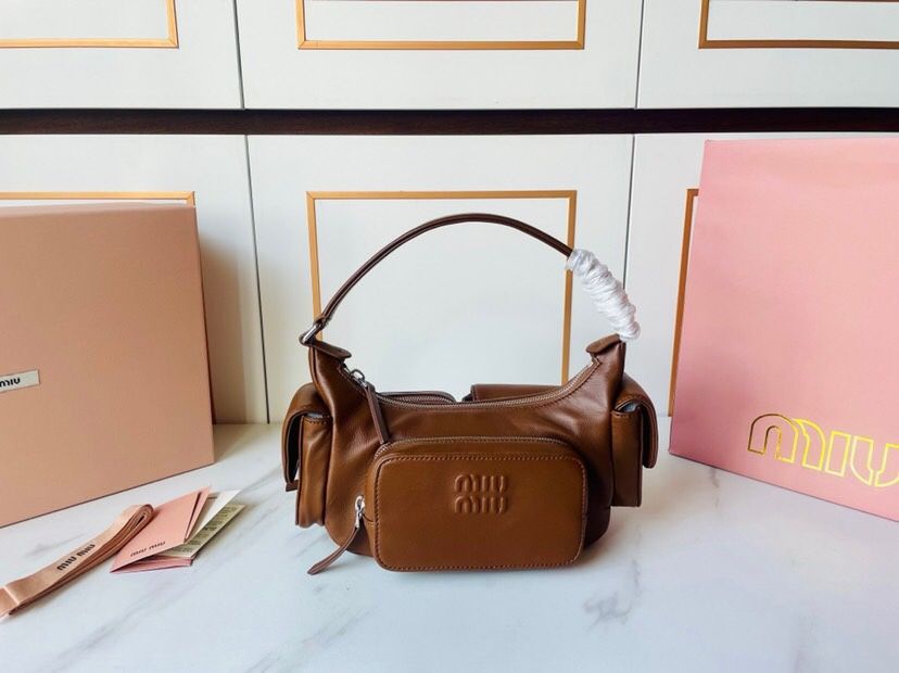 A classic versatile bag for women