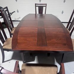 Dining Table Set (like new)