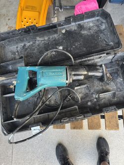Makita Reciprocating Saw (with Case) – Runs but Needs TLC