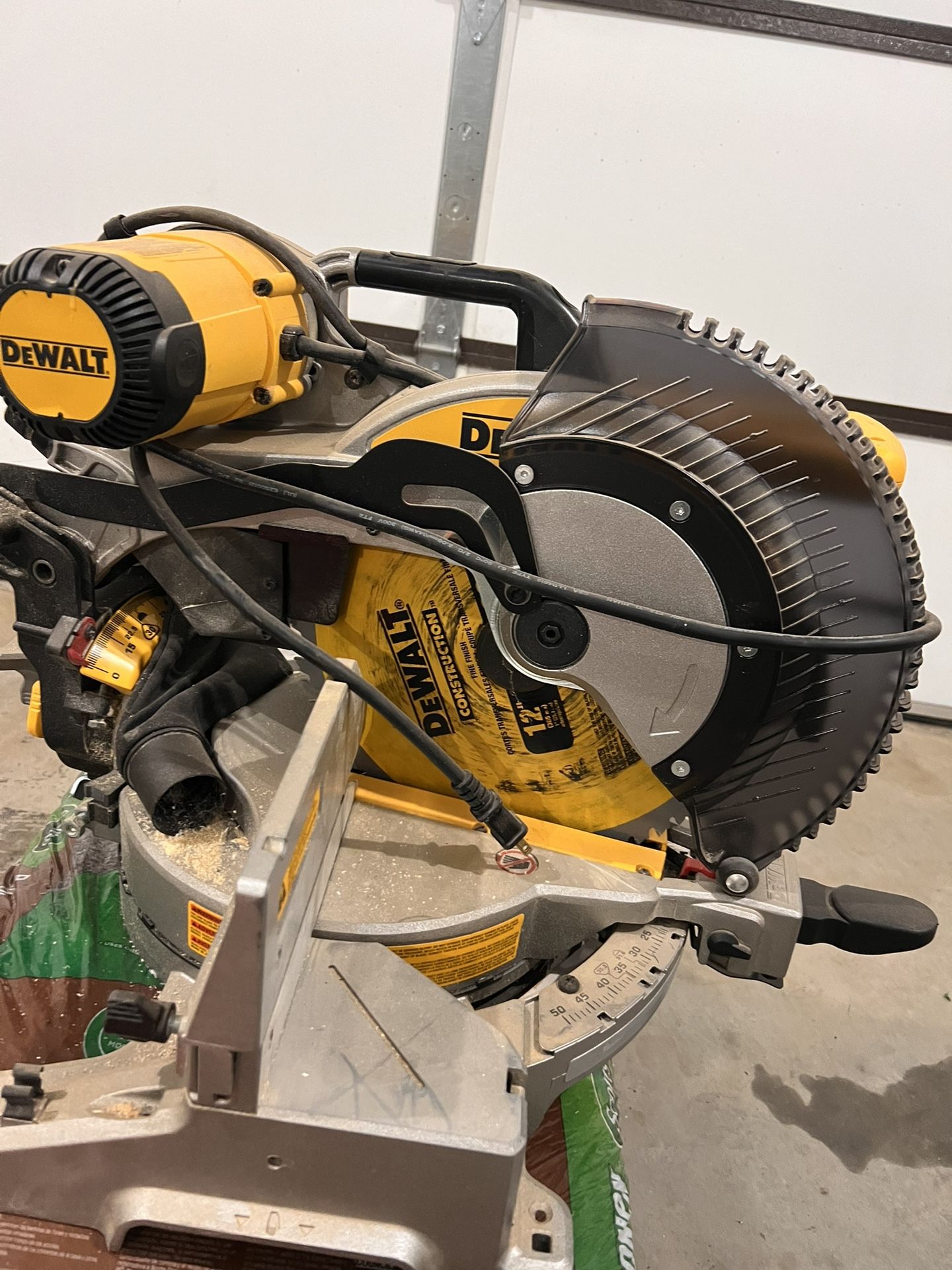 DeWALT Miter Saw