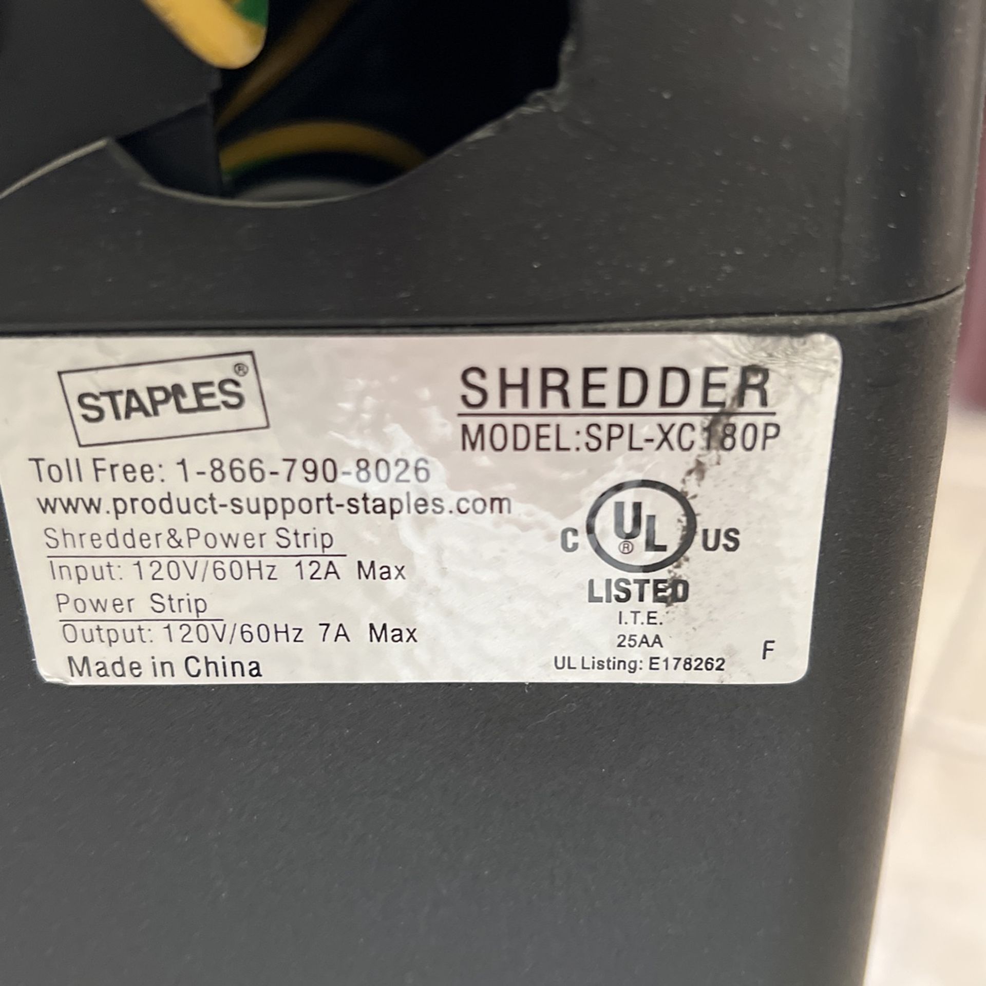 Staples Shredder SPL-XC180P for Sale in Glendale, AZ - OfferUp