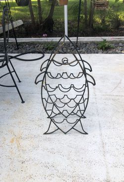 Fish wine / magazine rack