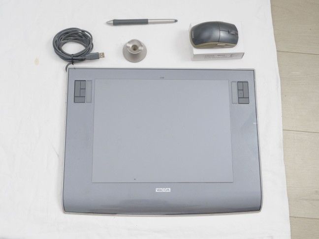 Wacom Intuos3 Graphics Tablet - PTZ-930, used with mouse and pen