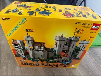 LEGO Lion Knights Castle (10305)
