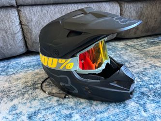 NW Las Vegas Fox racing V1 Matte black helmet size Large-motocross/ATV- Strata goggles