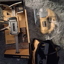 DEWALT
5.5 Amp Corded Variable Speed Jig Saw Kit with Bag & DEWALT Toughseries Construction JackSet