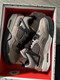 Taupes Jordan 4 Retro 
