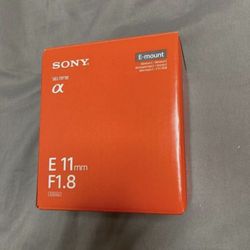 Sony E 11mm f/1.8 lens