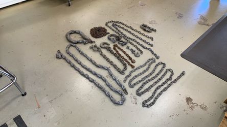 Assorted chains & shackles