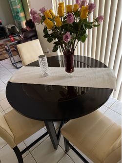 Round table 4 chairs, kitchen