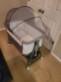 Brand NEW Bedside Baby Bassinet