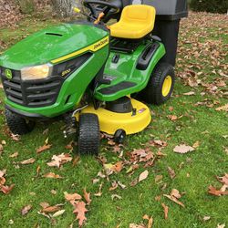 John Deere S100 42 in. 17.5 HP Gas Hydrostatic Riding Lawn Tractor with Double Bagger like new used only 14 hours