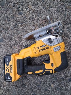 Dewalt DCS334 brushless jigsaw Vgood with 4.0bat. ( Charger available not included) four pick up fremont sea. No low ball offers please. No trades.