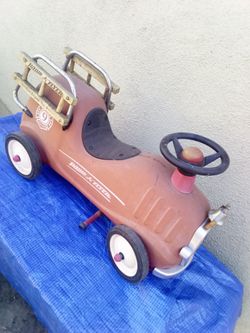 Radio flyer kids toddlers fire truck ride on