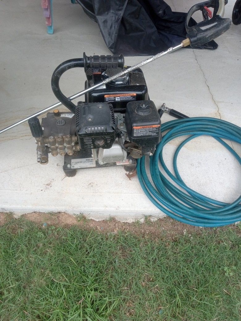 2,000 PSI PRESSURE WASHER