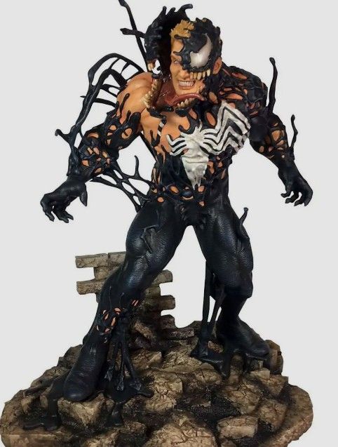 venom statue 