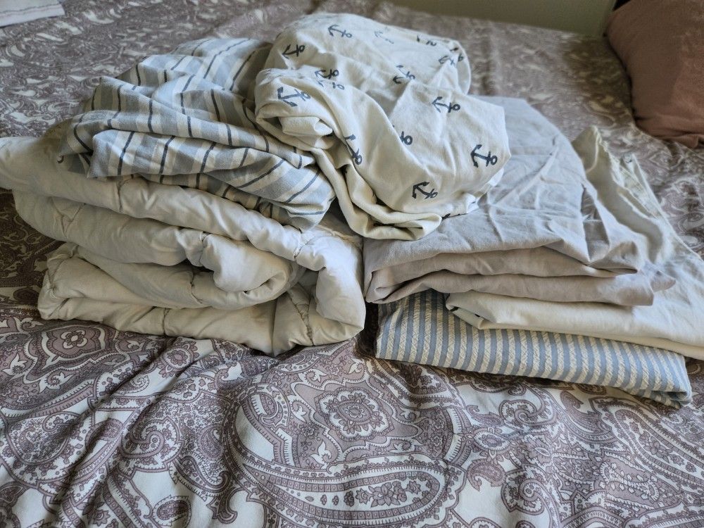 Duvet for cribs as a child is 6 pieces $18