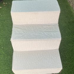 NEW UNUSED - Premium Heavy Duty upgraded Beige LESÜRE Dog Cat Pet Ramp Stairs steps 24”Dx18”Wx16.5H”