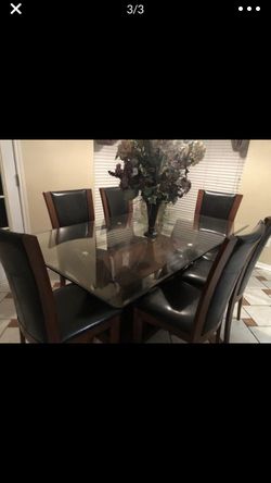 Kitchen table brand new
