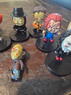 10PCS Horror Movie Action Figures Chucky Freddy Joker Jason Halloween Toy Set
(Missing one bottom stand )