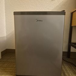 Midea Mini Fridge