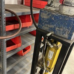 Hydraulic Press With Magnus Pump