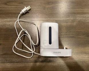 Phillips Sonicare UB sanitizer and charger 