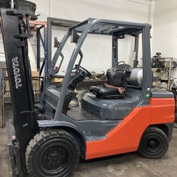 2021 Toyota Forklift 8FGU32 6500 LB CAP PNEUMATIC TIRES