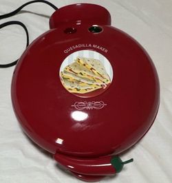 Bella Cucina S676 Red Electric Quesadilla Maker Kitchen Appliance barely used