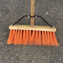 Mint Craft Pro 16”  Super Stiff Street And Barn Broom With Brace