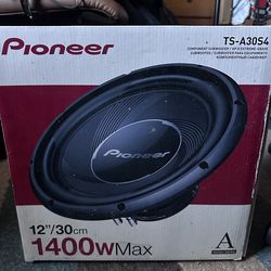New Pioneer Car Amp and 2 speakers