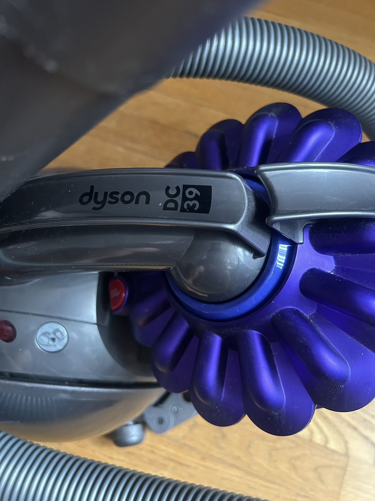 Dyson DC39