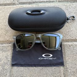 Oakley Frogskin Sunglasses Clear Grey Frame Black Prizm Polarized Lenses W/ Case Cloth
