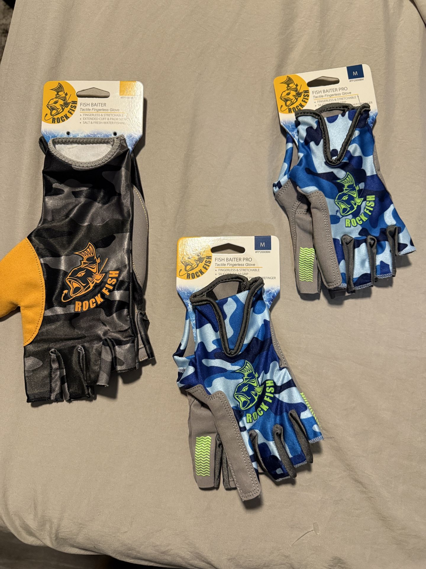 Rock Fish Camo Fishing Gloves, Fish Baiter Fingerless Size Large and Medium 