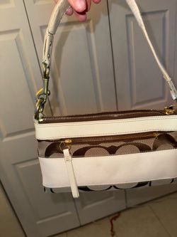 Never used authentic coach bag clutch! You can also wear it over your shoulder!